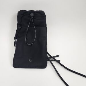 Lululemon Black Crossbody Pouch Play Forward Bag Phone Holder Water Repellent